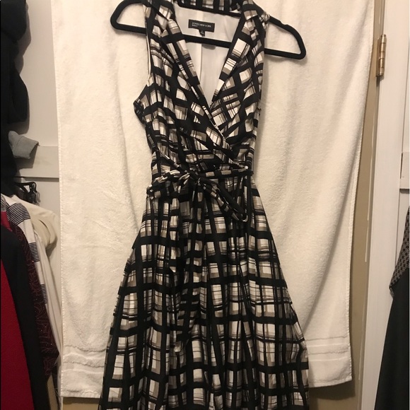 Jones New York sleeveless top fit and flare bottom - Picture 2 of 4